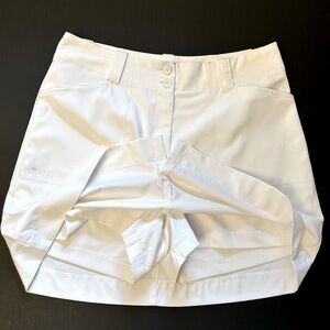 Nike Golf all white skirt skort w/front pockets w/zip & button closure. Sz-8 R12